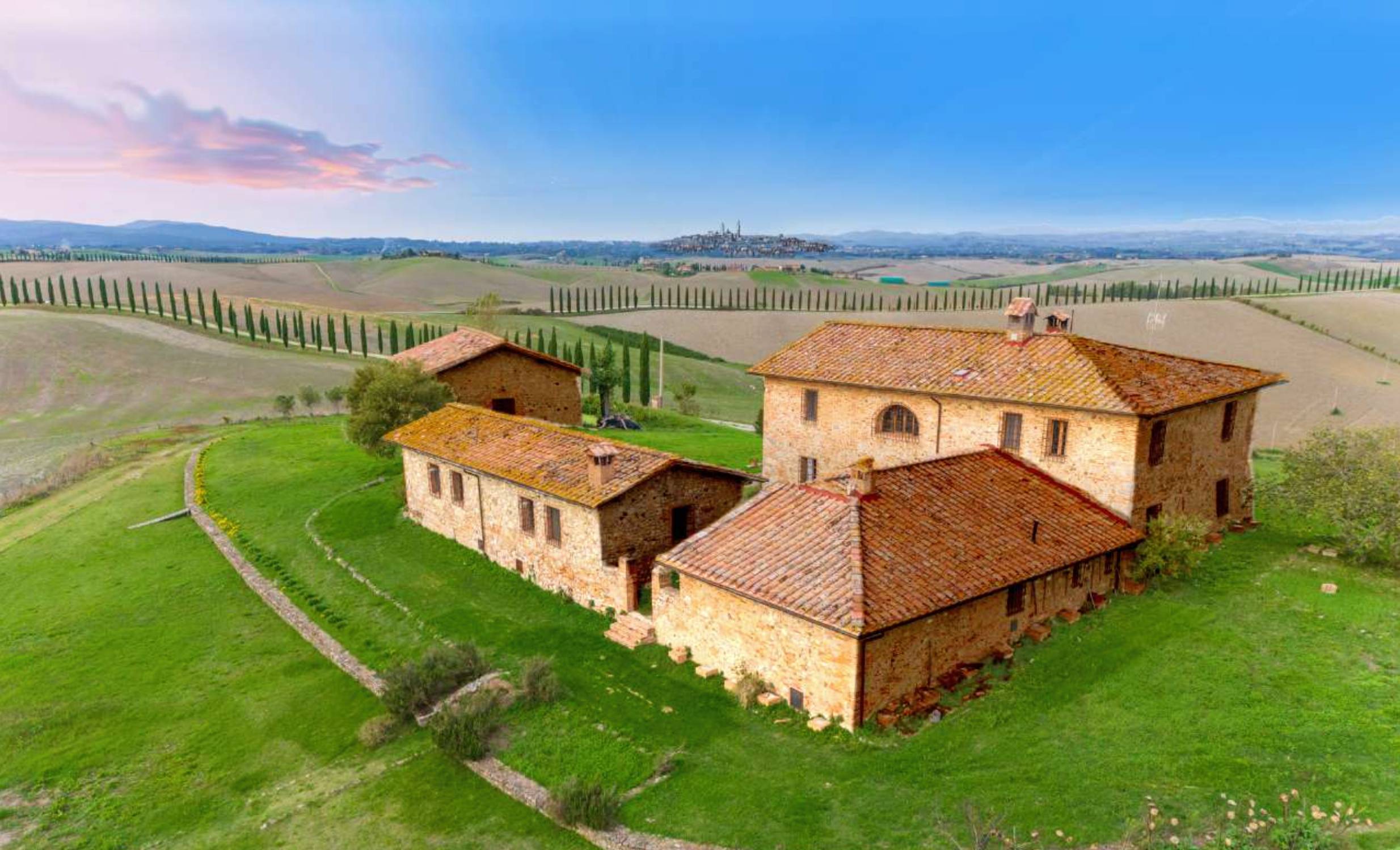 Orizzonte Senese — vista sui casali